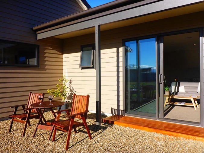 wanaka bed and breakfast exterior of room