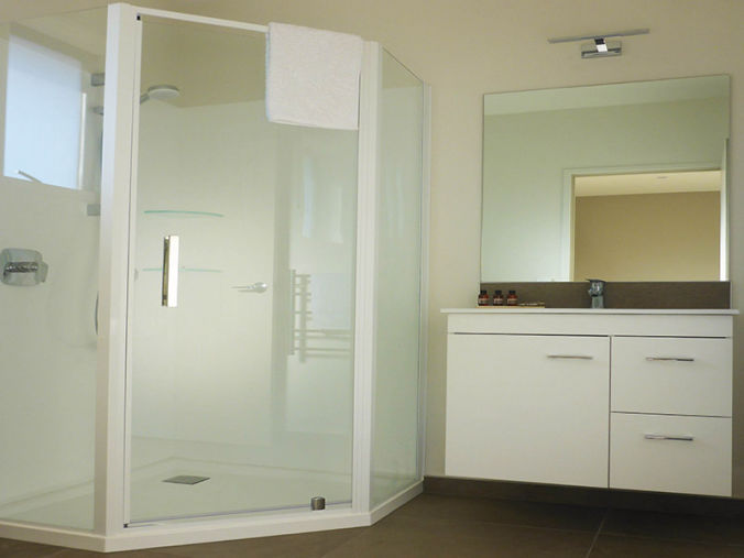 wanaka bed and breakfast bathroom and shower